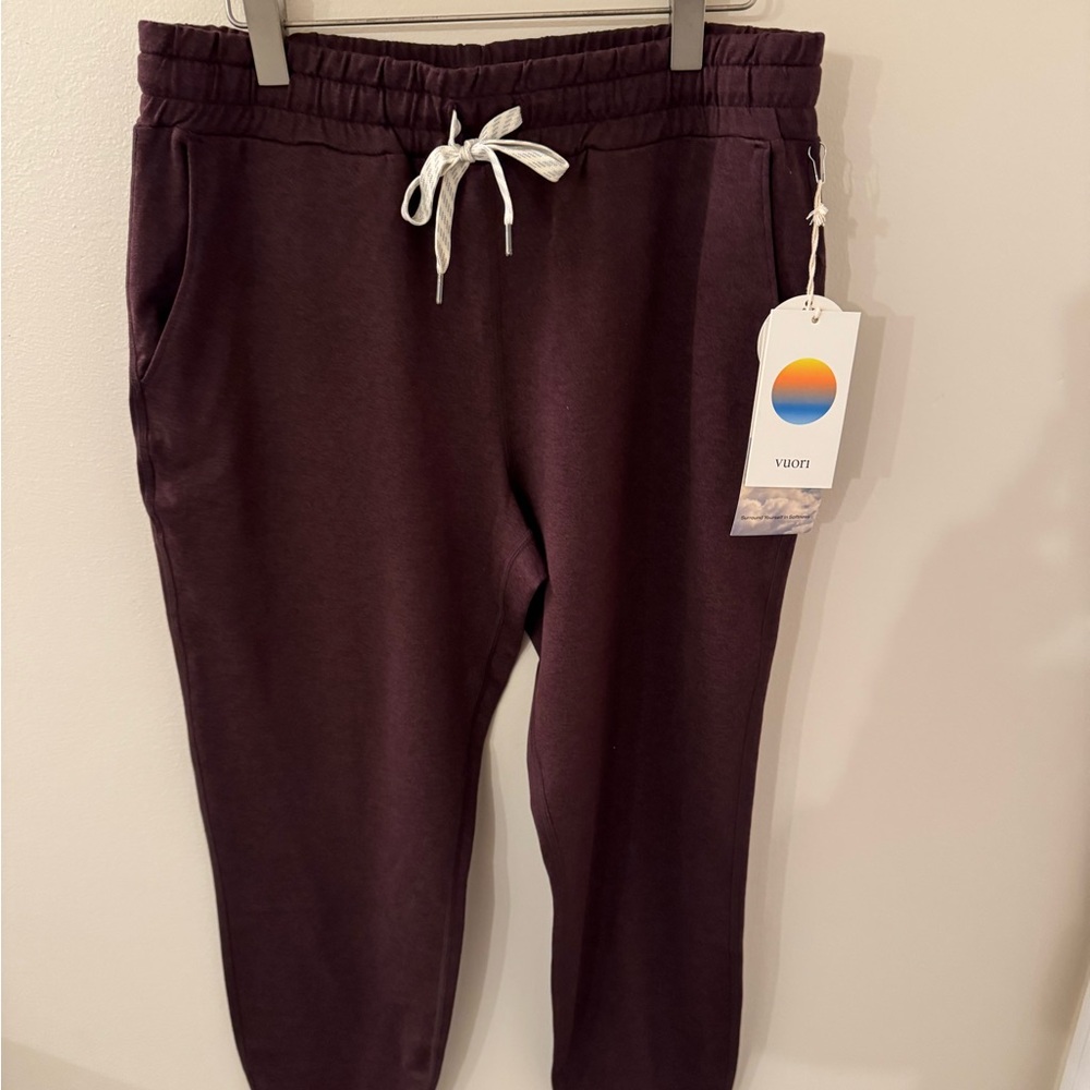 Vuori women’s performance Joggers